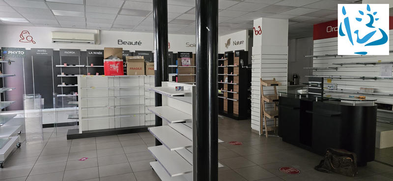 Local commercial - 145 m² - 6 pièces
