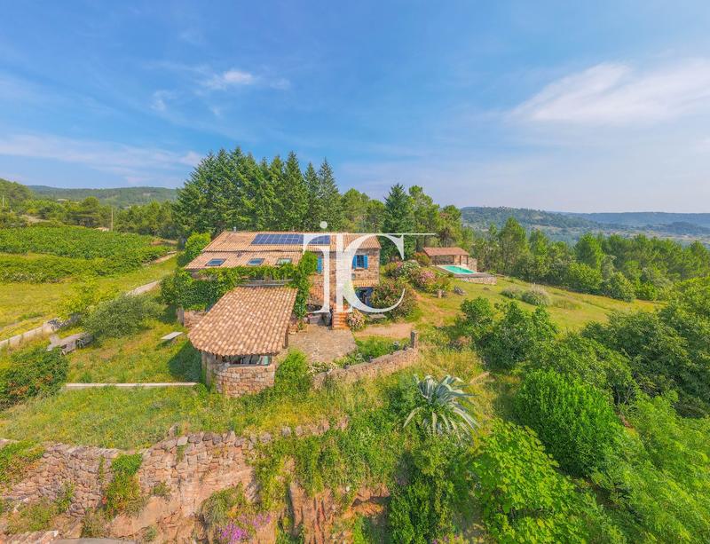 Maison - 301 m² - 8 pièces