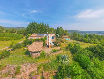 Maison - 301 m² - 8 pièces