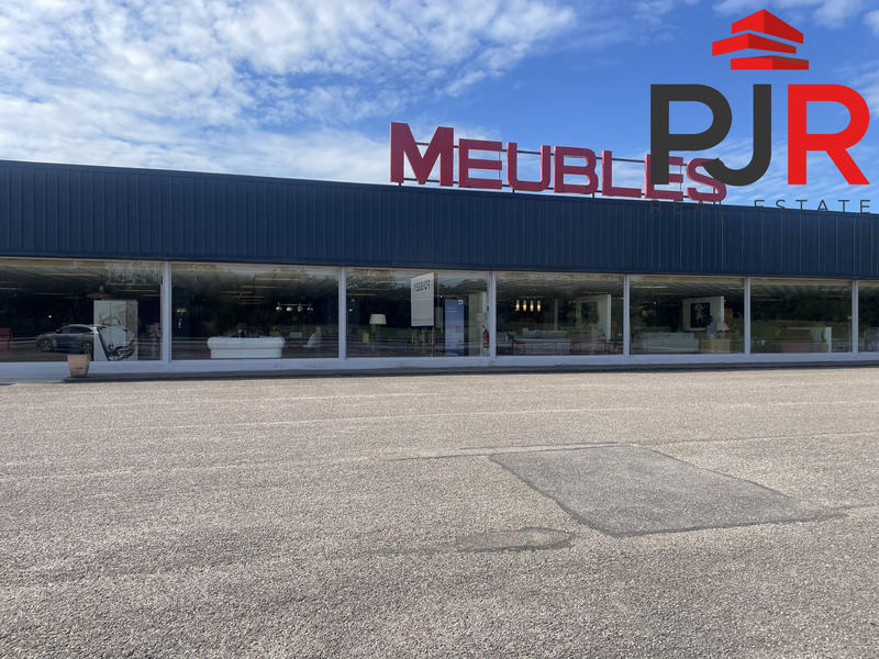 Local commercial - 3 000 m²