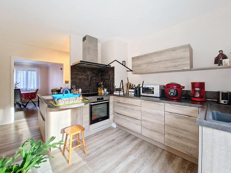 Appartement - 90 m² - 5 pièces