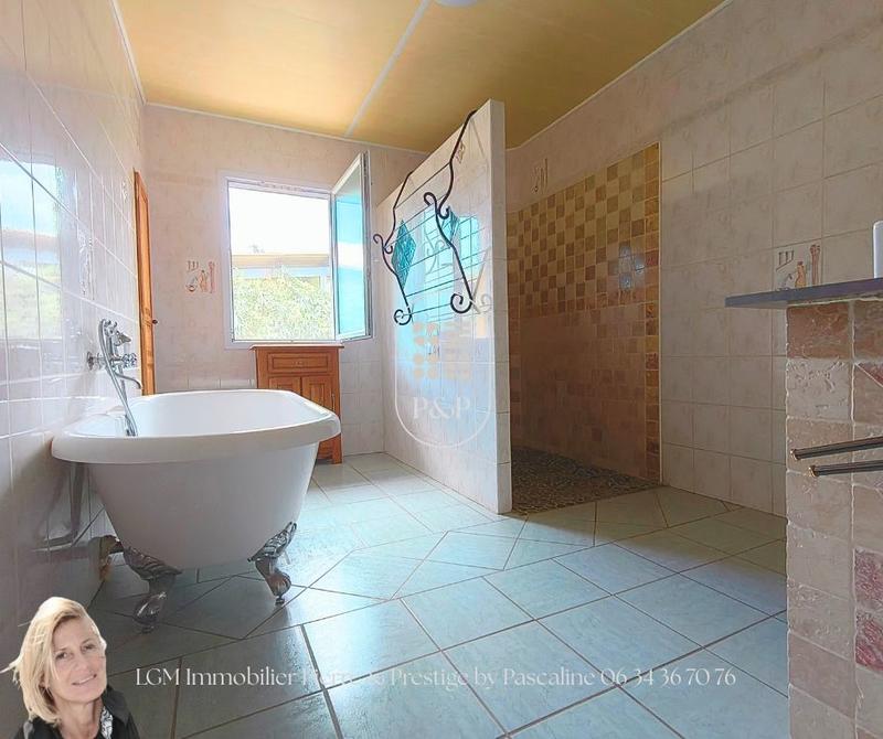 Maison - 202 m² - 6 pièces