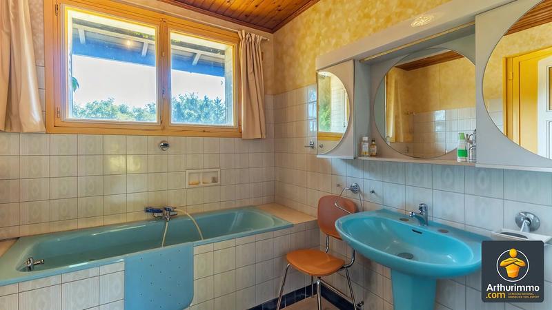 Maison - 240 m² - 8 pièces