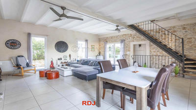 Maison - 250 m² - 9 pièces