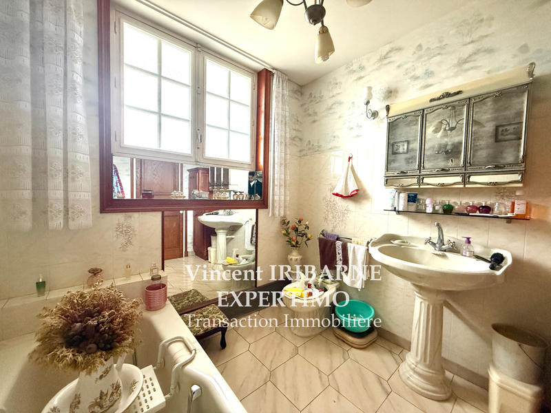 Maison - 200 m² - 6 pièces