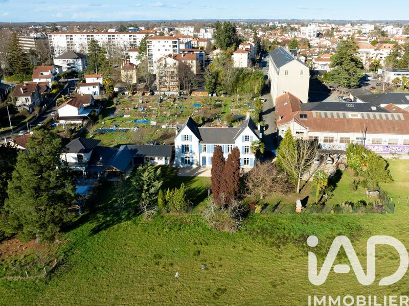 Maison - 293 m² - 7 pièces