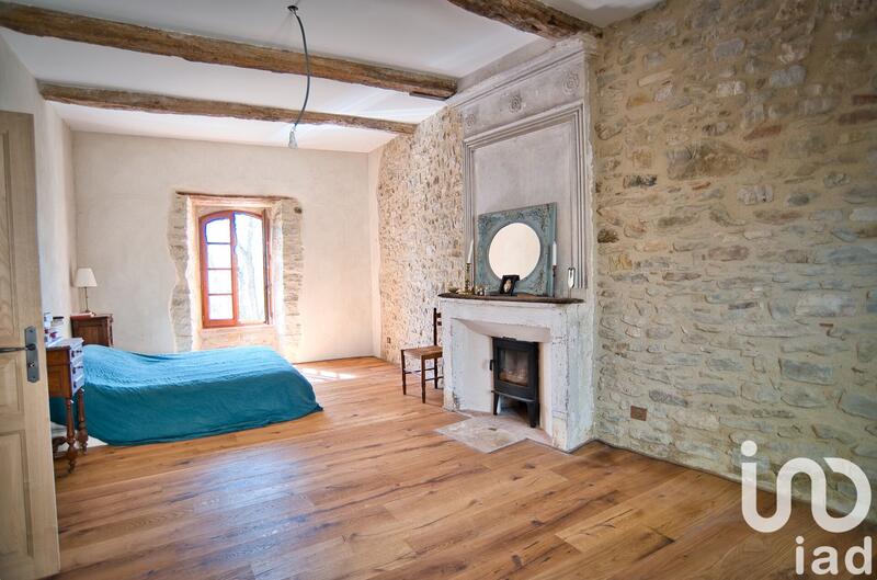 Maison - 243 m² - 9 pièces