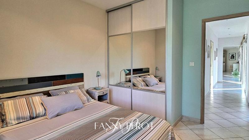 Maison - 220 m² - 6 pièces