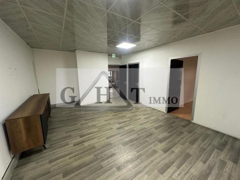 Entrepôt - 1 221 m²