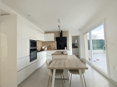 Maison - 170 m² - 8 pièces