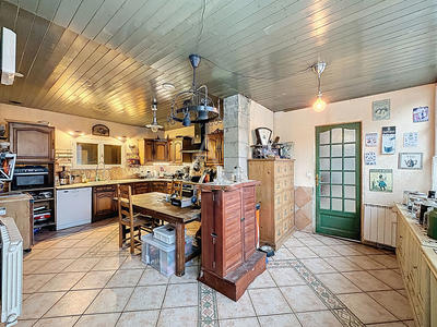 Maison - 270 m² - 10 pièces