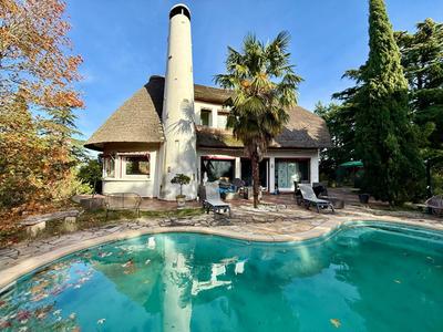 Maison - 198 m² - 6 pièces