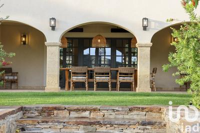 Maison - 425 m² - 8 pièces