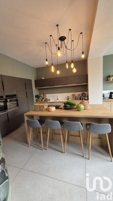 Maison - 253 m² - 9 pièces