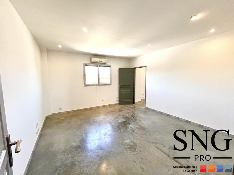 Bureau - 154 m² - 7 pièces