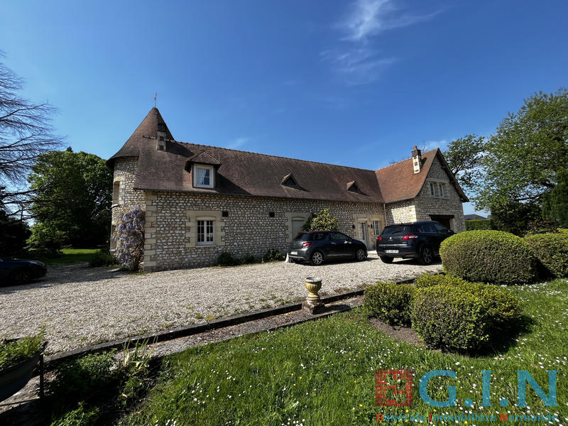 Propriété - 273 m² - 11 pièces