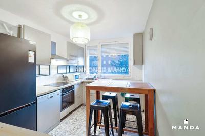 Chambre - 9 m² - 7 pièces