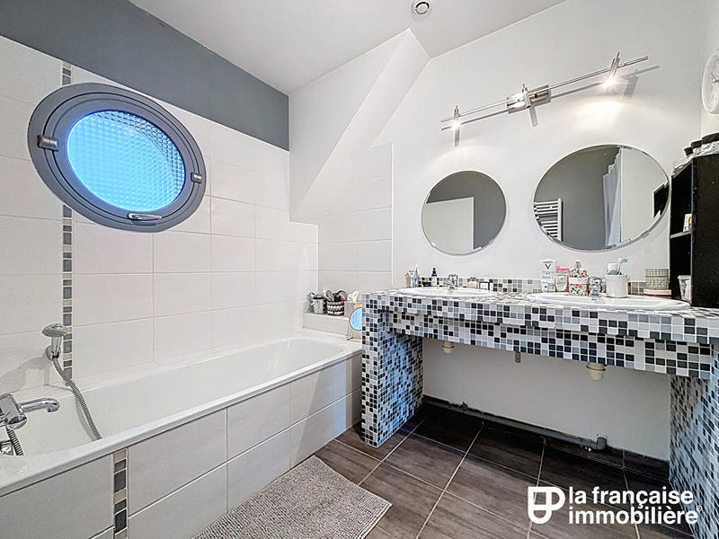 Maison - 163 m² - 7 pièces