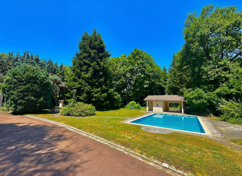 Maison - 307 m² - 9 pièces