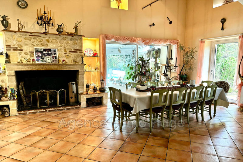 Maison - 325 m² - 10 pièces