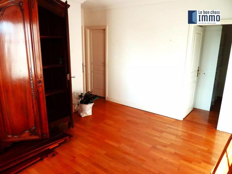 Pavillon - 181 m² - 7 pièces