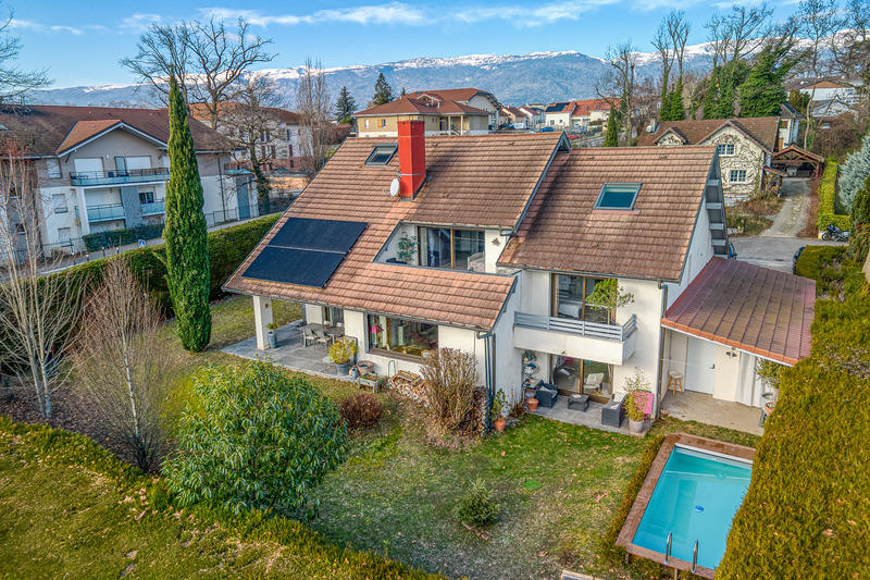 Maison - 261 m² - 10 pièces