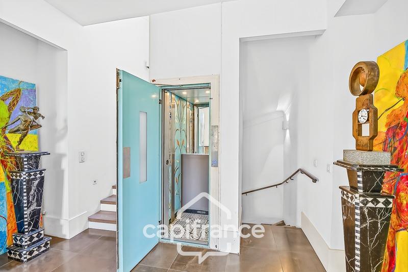 Maison - 323 m² - 10 pièces