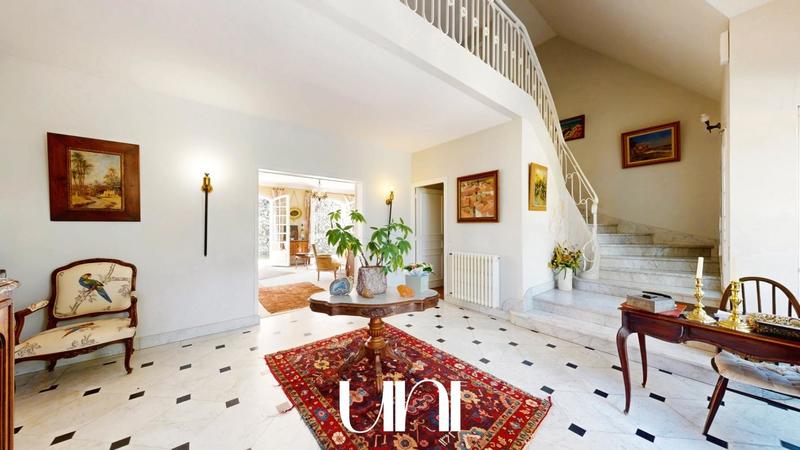 Maison - 318 m² - 8 pièces