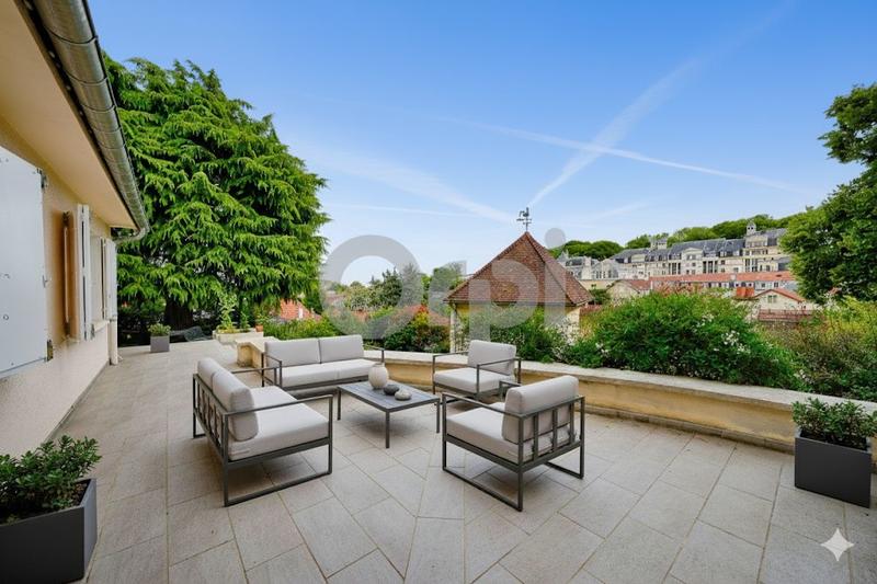 Maison - 202 m² - 7 pièces