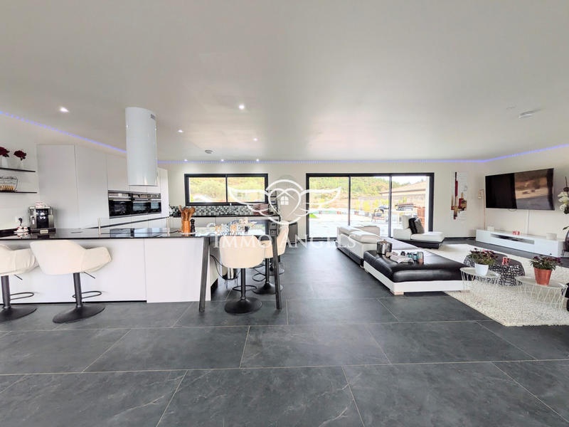 Maison contemporaine - 206 m² - 5 pièces