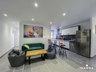 Chambre - 14 m² - 6 pièces