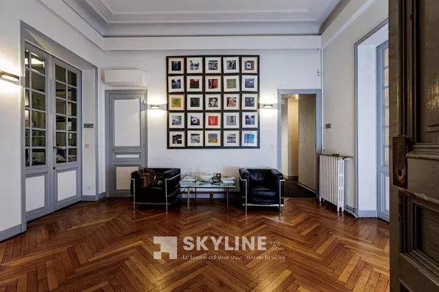Appartement - 247 m² - 5 pièces