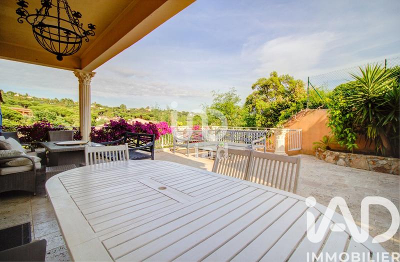 Maison - 238 m² - 10 pièces