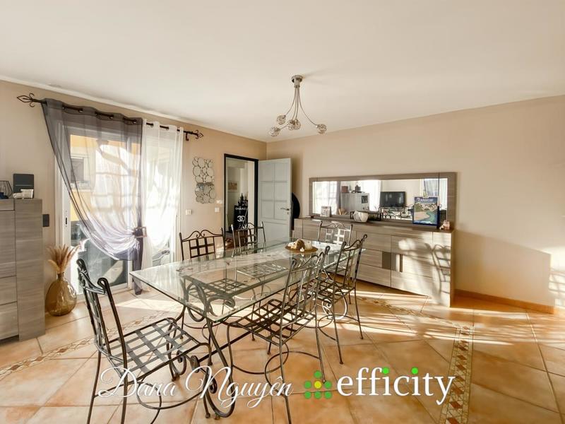 Villa - 176 m² - 8 pièces