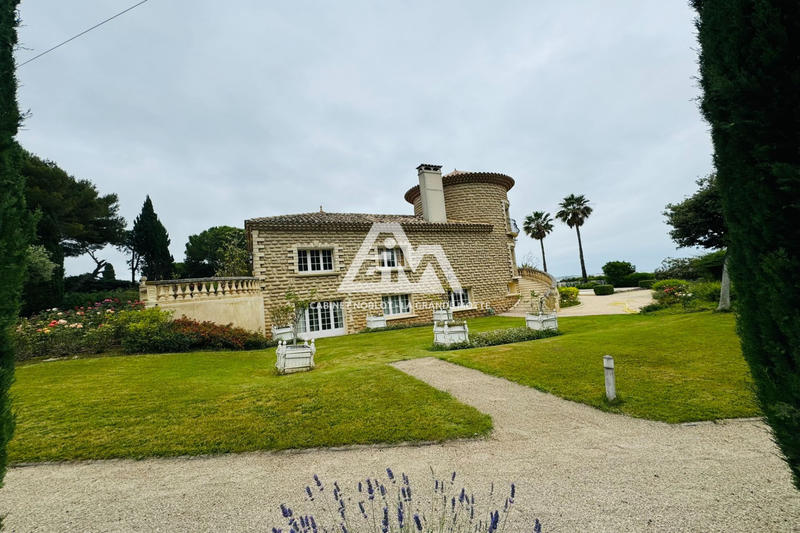 Maison de maîtres - 650 m² - 14 pièces