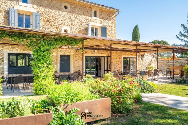 Mas - 340 m² - 7 pièces