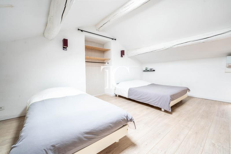 Maison - 537 m² - 12 pièces