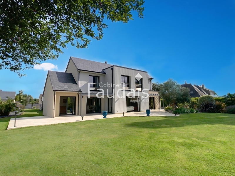 Maison - 205 m² - 7 pièces