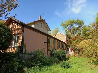 Maison - 240 m² - 8 pièces