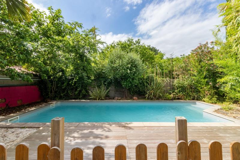 Maison - 200 m² - 8 pièces