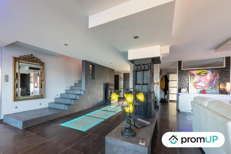 Maison - 260 m² - 7 pièces