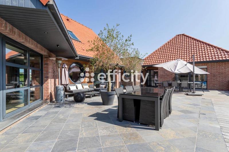 Maison - 315 m² - 8 pièces