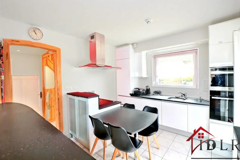 Maison - 179 m² - 9 pièces