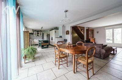 Maison traditionnelle - 175 m² - 6 pièces