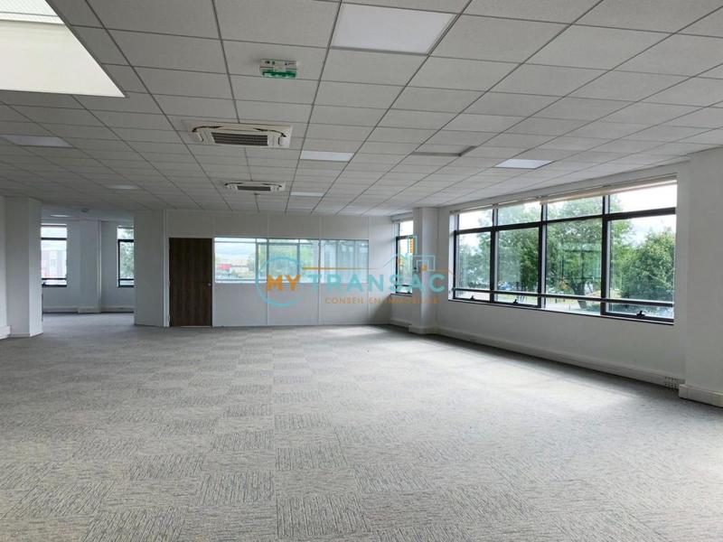 Local d'activités - 3 290 m²
