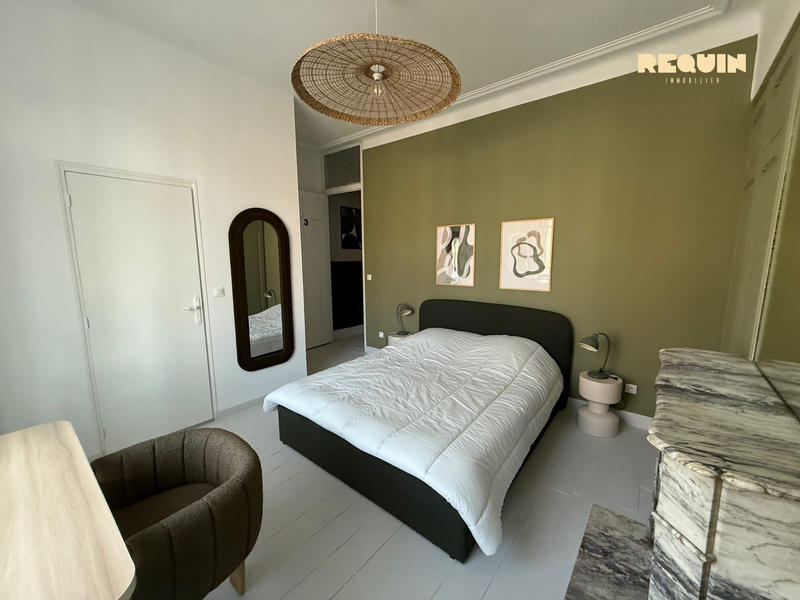 Maison - 230 m² - 9 pièces