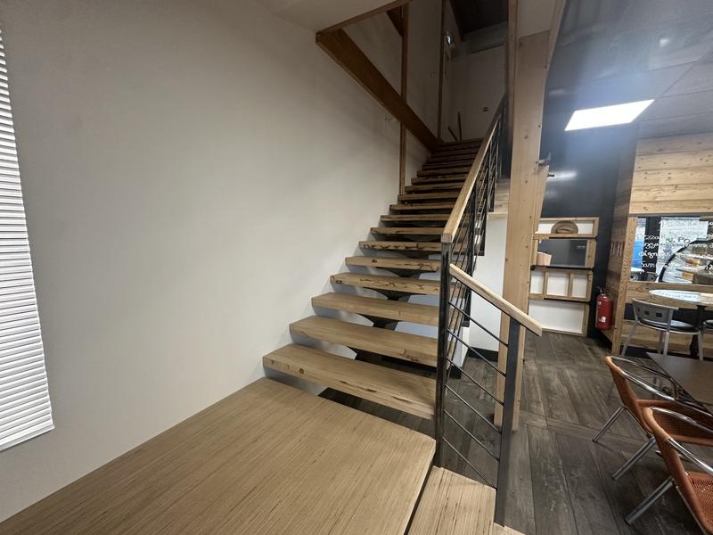 Local d'activités - 164 m²