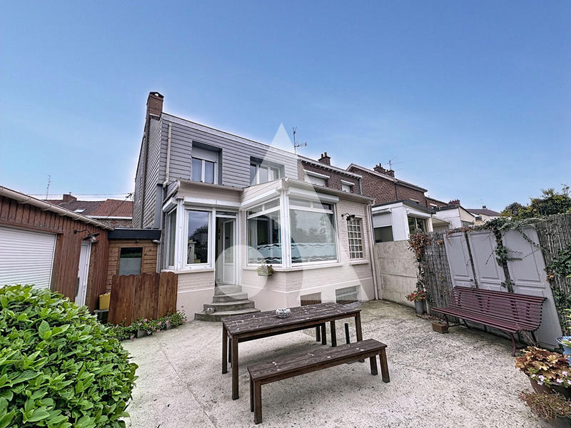 Maison - 96 m² - 5 pièces