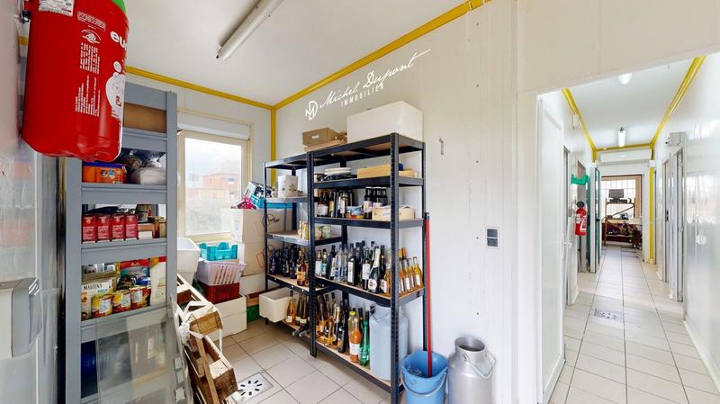 Local commercial - 84 m² - 6 pièces