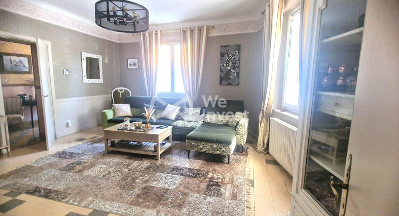 Maison - 220 m² - 7 pièces